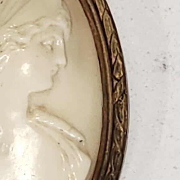 Vintage Celluloid Cameo Brooch - Picture 2 of 3